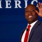 Tim Scott a proposé à sa vraie petite amie et elle a dit oui