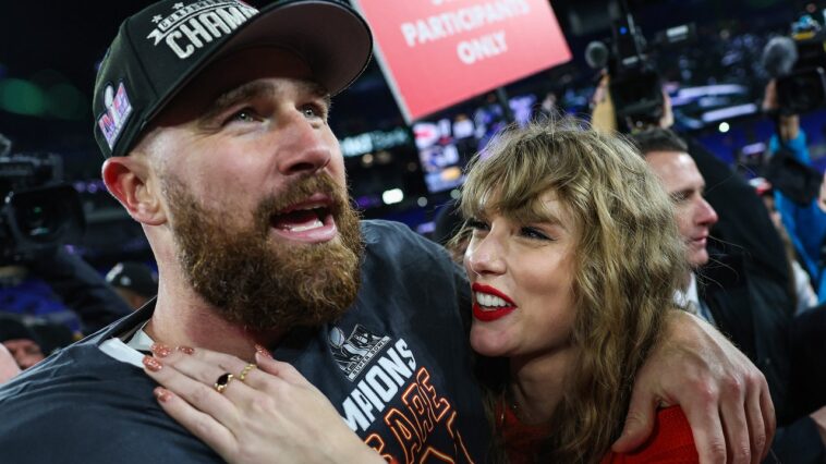 Travis Kelce félicite Taylor Swift pour sa saison de recrue exceptionnelle Travis Kelce félicite Taylor Swift pour sa saison de recrue exceptionnelle