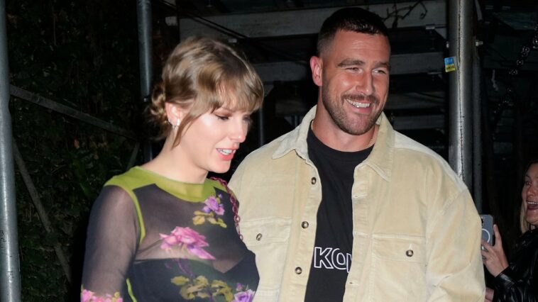 Taylor Swift et Travis Kelce partagent un moment avec un kangourou Travis Kelce joue cool pour le réveillon du Nouvel An avec Taylor Swift