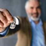 Vivez plus longtemps : les appareils auditifs réduisent le risque de décès de près de 25 % SciTechDaily