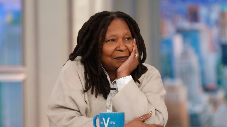Whoopi Goldberg continue de quitter la discussion de groupe des hôtes de View : "Je suis occupé" Whoopi Goldberg continue de quitter la discussion de groupe des hôtes de View : "Je suis occupé"