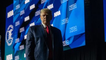 « Je ne devrais pas être inculpé » : Trump affirme que le rapport Hur est une « poursuite sélective »