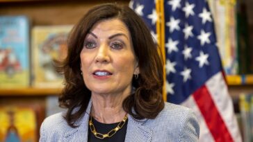 La gouverneure de New York, Kathy Hochul, regrette d'avoir laissé entendre qu'Israël avait le droit de détruire Gaza