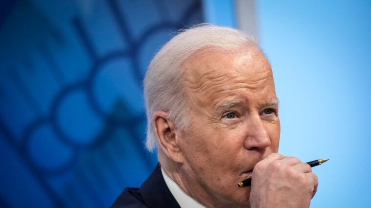 Le législateur républicain exige que Joe Biden soit démis de ses fonctions via le 25e amendement, bien que Trump soit autorisé à rester après avoir incité à une véritable insurrection