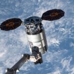 Préparation au départ : le fret est chargé, les astronautes se concentrent sur la science et les combinaisons spatiales SciTechDaily