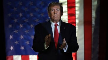 Les alliés de Trump espèrent propager le nationalisme chrétien à la Maison Blanche : rapport