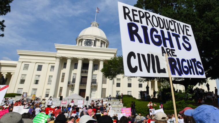 Les conservateurs utilisent déjà la décision de l'Alabama « Les embryons congelés sont des enfants » pour lutter contre l'avortement