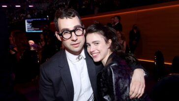 Margaret Qualley et Jack Antonoff forment un couple puissant (parce qu'ils sont sorciers)