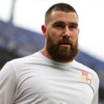 Pourquoi Travis Kelce n'assistera pas aux Grammys 2024 avec Taylor Swift Pourquoi Travis Kelce n'assistera pas aux Grammys 2024 avec Taylor Swift