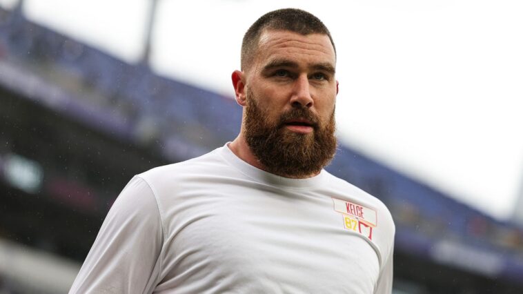 Pourquoi Travis Kelce n'assistera pas aux Grammys 2024 avec Taylor Swift