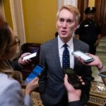 Pourquoi les républicains attaquent l'un des leurs pour avoir élaboré des politiques d'immigration qu'ils soutiennent également