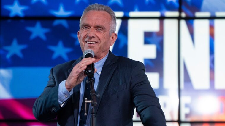 RFK Jr. n'est peut-être pas le vice-président choisi par Trump, mais cela ne veut pas dire qu'il s'en va RFK Jr. n'est peut-être pas le vice-président choisi par Trump, mais cela ne veut pas dire qu'il s'en va