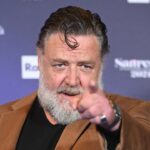 Russell Crowe se rase pour la première fois depuis une demi-décennie