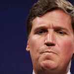 Tucker Carlson apparaît à Moscou, générant des spéculations sur une éventuelle interview de Poutine