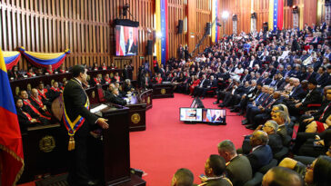 cc Presidencia El Salvador, modified, https://commons.wikimedia.org/w/index.php?limit=500&offset=0&profile=default&search=maduro&title=Special:Search&ns0=1&ns6=1&ns12=1&ns14=1&ns100=1&ns106=1#/media/File:The_TSJ_chamber_at_Maduro_2019_inauguration.jpg