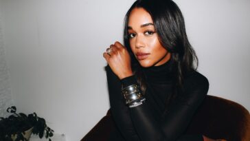 Laura Harrier et Saint Laurent apportent du glamour rock and roll au week-end des Oscars