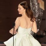 Emma Stone souffre d'un dysfonctionnement de sa garde-robe avant d'accepter l'Oscar aux Oscars 2024 Emma Stone souffre d'un dysfonctionnement de sa garde-robe avant d'accepter l'Oscar aux Oscars 2024