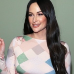 Kacey Musgraves s'enracine et s'illumine, avec un nouvel album et une bougie assortie