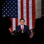 La maison de Mike Johnson implose