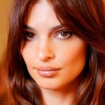 Emily Ratajkowski à propos de l'Anthurium portable, de la literie Laura Ashley et du nouveau parfum de Viktor & Rolf Emily Ratajkowski à propos de l'Anthurium portable, de la literie Laura Ashley et du nouveau parfum de Viktor & Rolf