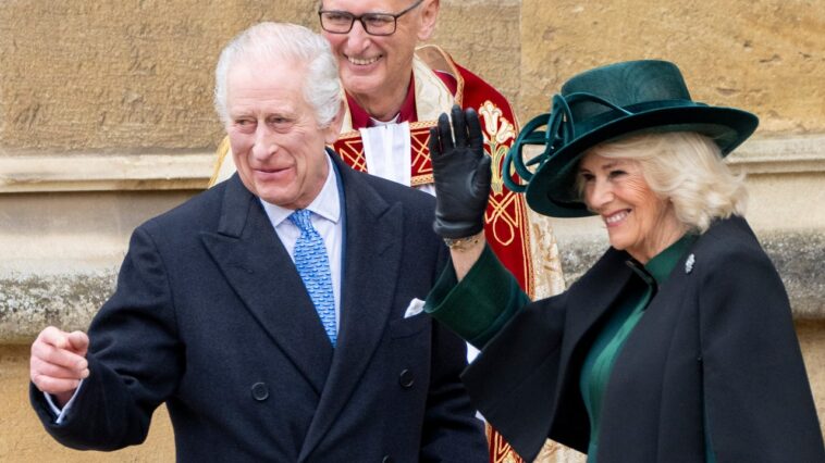 Le roi Charles III et la reine Camilla assistent aux services religieux de Pâques parmi les rangs royaux allégés Le roi Charles III et la reine Camilla assistent aux services religieux de Pâques parmi les rangs royaux allégés