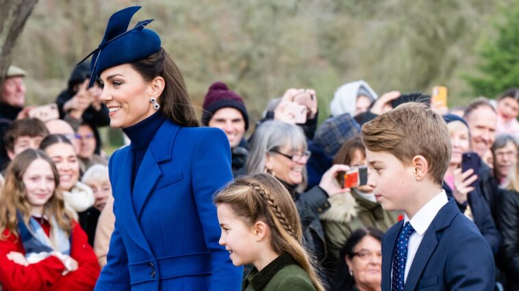 Après que Kate Middleton ait été photographiée pour la première fois depuis une chirurgie abdominale, son retour aux fonctions royales apparaît