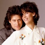 Jamie Lee Curtis attribue au regretté comédien Richard Lewis le mérite d'avoir rendu possible sa sobriété de 25 ans