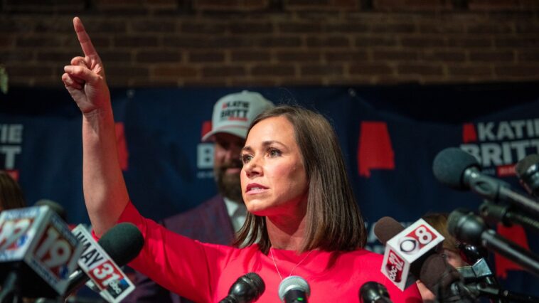 Katie Britt affirme que les gens se moquent de sa réponse dérangée sur l'état de l'Union "ne peuvent pas gérer la vérité"