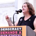 Katie Porter double sa mise en affirmant que sa défaite électorale était « truquée »