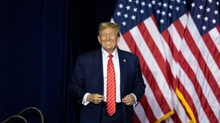 La prise de contrôle du RNC par la foule par Donald Trump