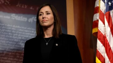 La sénatrice Katie Britt répond aux critiques concernant une anecdote trompeuse sur l'immigration mexicaine