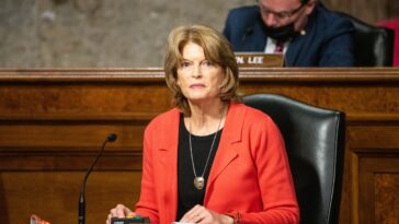 La sénatrice Lisa Murkowski n'exclut pas une rupture avec le GOP
