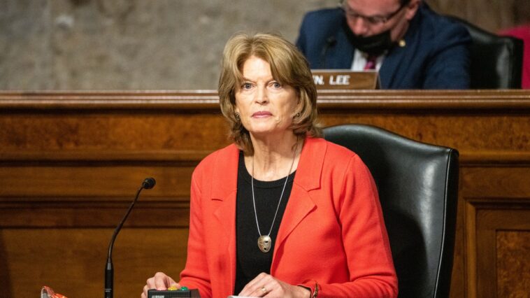 La sénatrice Lisa Murkowski n'exclut pas une rupture avec le GOP