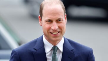 Le prince William visite en solo la caserne des gardes gallois