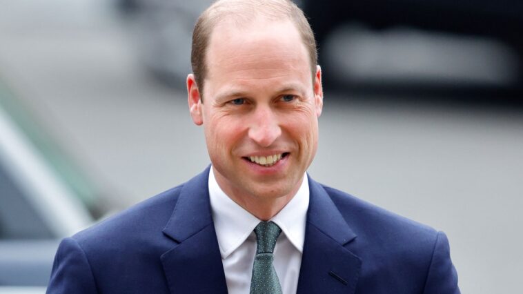 Le prince William visite en solo la caserne des gardes gallois