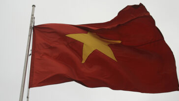 Vietnam Flag, cc Flickr mattjkelley - https://flickr.com/photos/mattjkelley/4435397406/in/photolist-7KWz85-5HVxDU-9958qp-nT9mkX-9cR9gu-y6LvK-2nSPgBJ-2o4cxDX-fQjaSp-GqDokz-2nrLXfB-2kTzG8W-jy7u1-2mPa3Ud-aYq1mX-2owMQkE-5n8zqE-zRi5su-BaiZZ-MFjNQJ-2ouhX2c-HstyCi-Zikxpn-2iThYE3-2owSNpy-2nQ2ina-2otU6Gj-2nNhPiU-2nq9Kop-2owRFaE-gZ2FtR-2medPU4-fqJpaR-2m2m6Vr-2nLM4M2-cfpcEm-2ouhK1t-2mtMHdS-9fYZrD-e1eSFa-2nyEnkd-2meMkhN-2gS3otG-2ngVaLc-2kdABVx-2mdKgSA-fqKcQZ-JneLw6-2nQi98W-2nUpXXQ