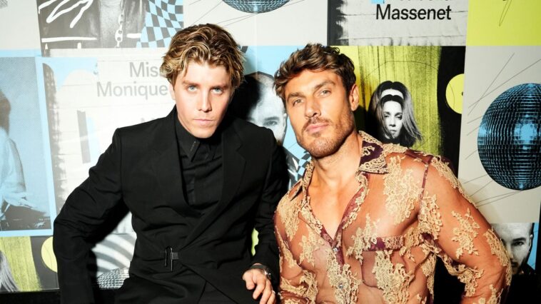 Lukas Gage qualifie le mariage de 6 mois avec Chris Appleton d'« épisode maniaque » Lukas Gage qualifie le mariage de 6 mois avec Chris Appleton d'« épisode maniaque »