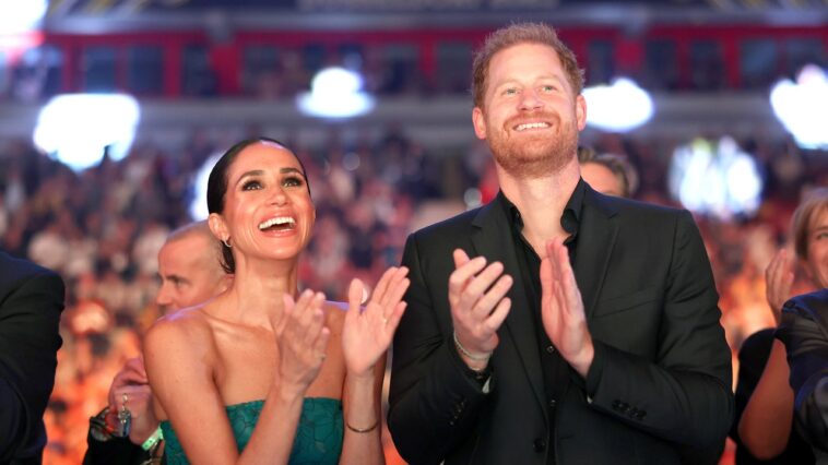 Meghan Markle et le prince Harry profitent d'une soirée texane avec une touche nostalgique Meghan Markle et le prince Harry profitent d'une soirée texane avec une touche nostalgique