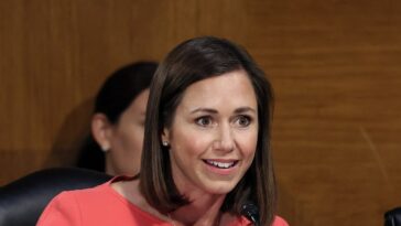 Tommy Tuberville blâme le leadership du GOP pour les mensonges SOTU de Katie Britt et dit qu'elle a néanmoins fait valoir un « bon point »