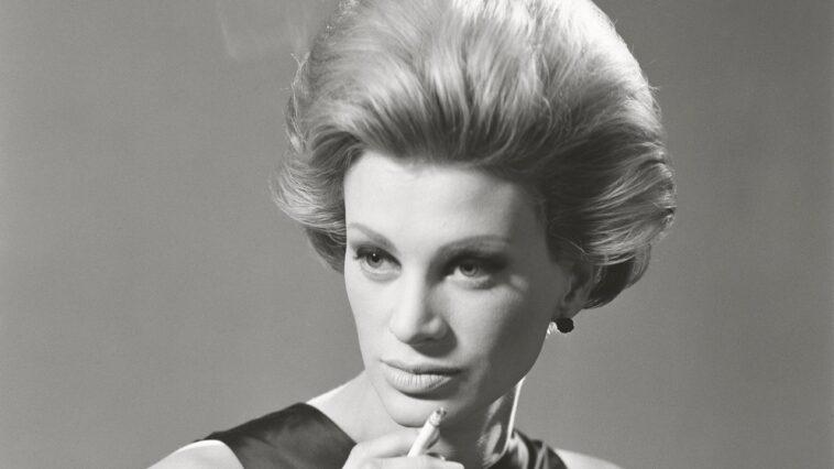 Les bouffants de la haute société sont de retour – avec une touche subversive