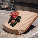 Quelle est l'importance des plaques funéraires sur mesure avec photo du défunt ?