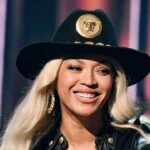 Beyoncé est obsédée par l'idée d'offrir des fleurs à d'autres artistes Beyoncé est obsédée par l'idée d'offrir des fleurs à d'autres artistes