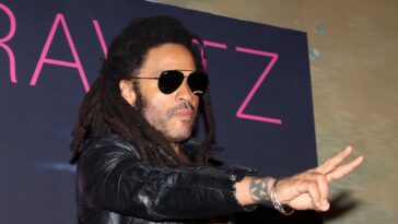 Bien sûr, Lenny Kravitz porte un pantalon en cuir au gymnase