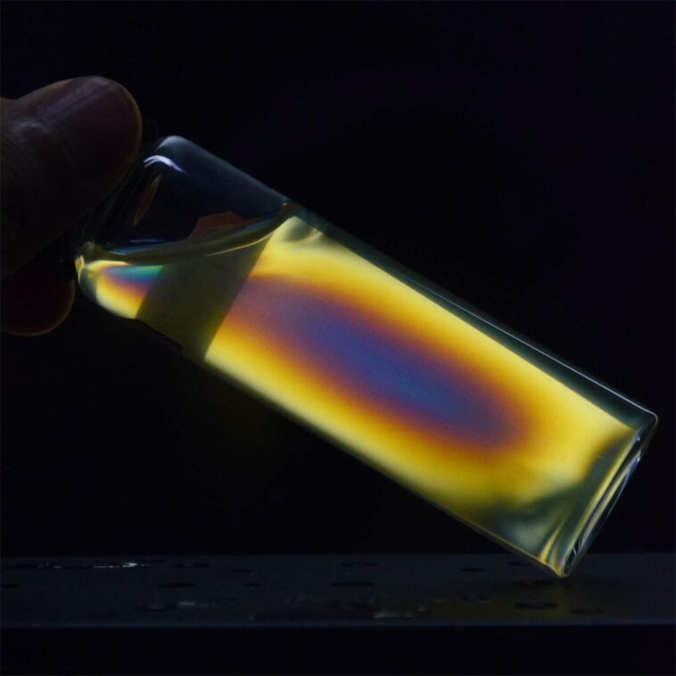 Cristaux liquides ferroélectriques 2D : la prochaine grande nouveauté en matière de technologie d'affichage SciTechDaily