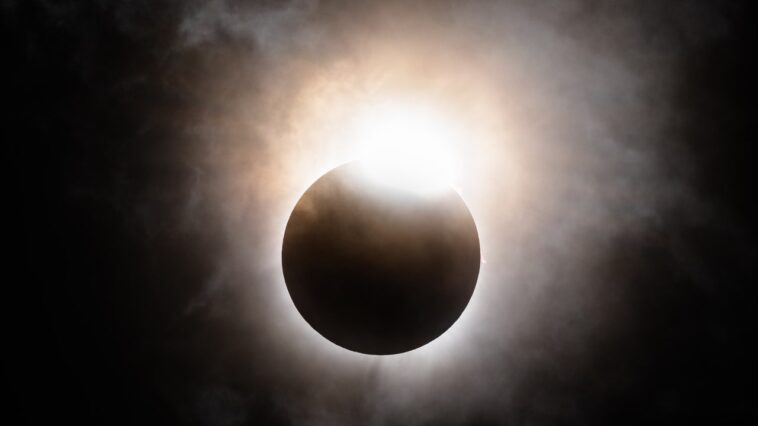 Fox News a réussi à lier l'éclipse solaire aux passages illégaux des frontières