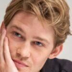 Joe Alwyn, l'ex de Taylor Swift, est « concentré sur le travail »