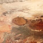 L'imposant Brandberg : une vue imprenable sur la « montagne brûlante » de granit capturée depuis l'espace