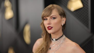 La mère de Taylor Swift a presque opposé son veto à son rouge à lèvres signature