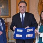 Le roi Charles déclare que les nouveaux billets avec son portrait sont « très élégants »