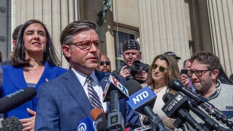 Les Républicains ajoutent de l’huile sur le feu alors que les arrestations d’étudiants balayent les campus universitaires